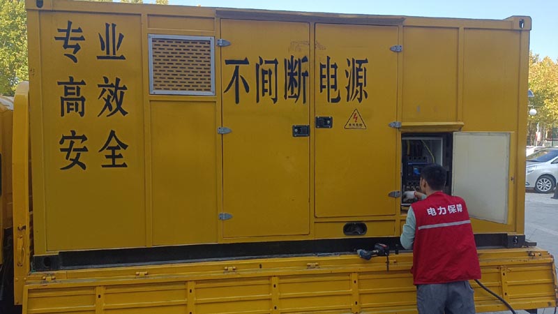天峨柴油发电机组和UPS电源配合使用时，如何避免切换过程中的电力中断？